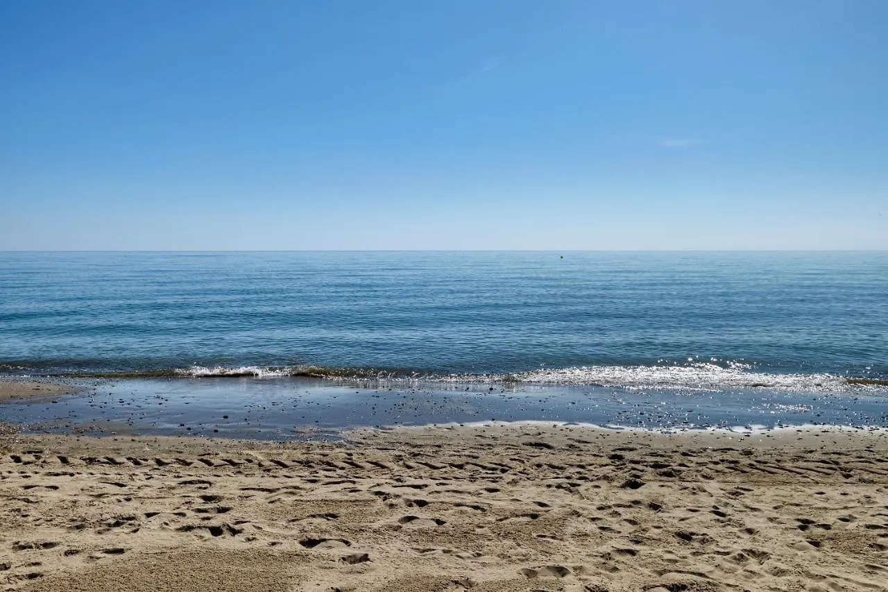 Playa Alicate, 2 Bedroom Beach Apartment Marbella